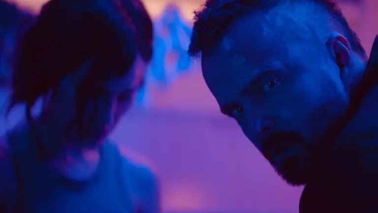‘ASH’ de Flying Lotus, protagonizada por Aaron Paul y Eiza González, debuta con 100% en Rotten Tomatoes. 🚀🪐